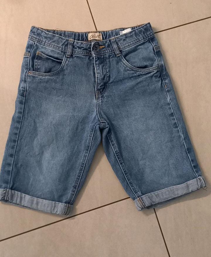 Jeans Shorts Gr.146 in Remchingen