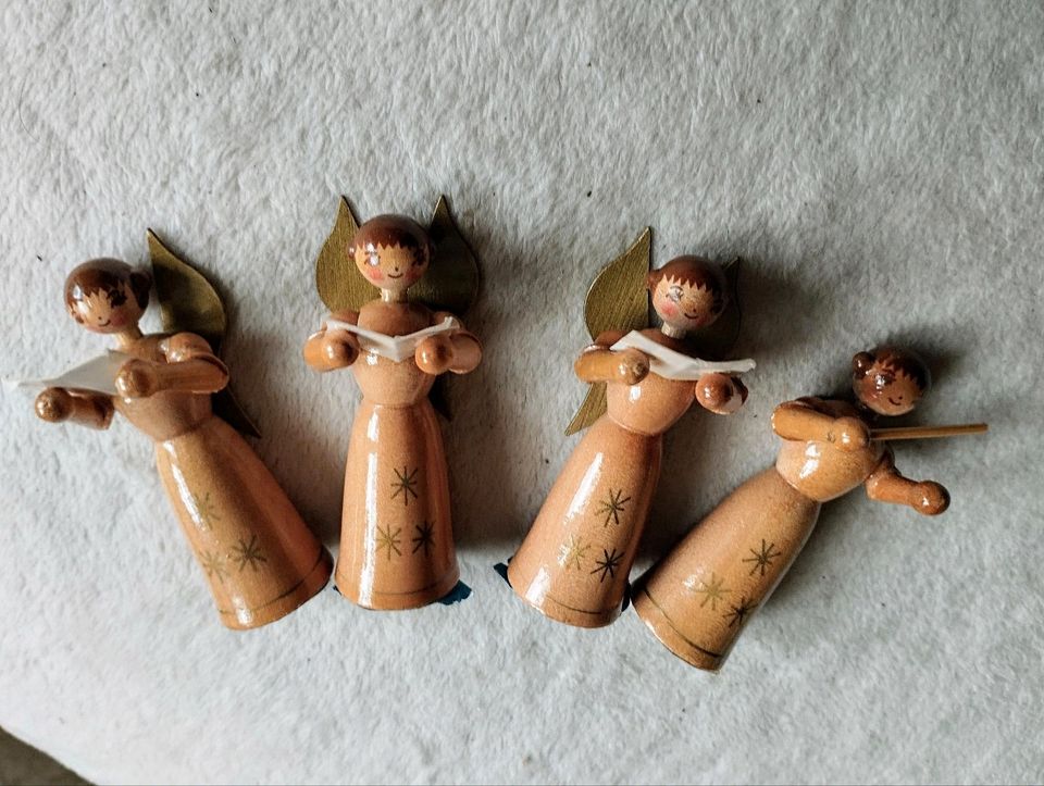 Miniatur Gesanggruppe, Holz lackiert in Kemberg