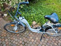 E-Bike mit neuer Batterie, Bedienteil locker und plattem Reifen Nordrhein-Westfalen - Bergisch Gladbach Vorschau
