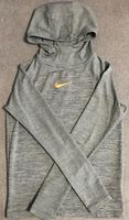 Nike Kinder Sportshirt Dri-FIT Sweatshirt langarm Kapuze Gr. S Frankfurt am Main - Bergen-Enkheim Vorschau