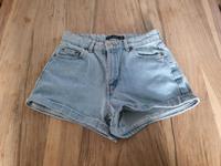 Jeans Hot Pants Größe 36 Sachsen - Radebeul Vorschau