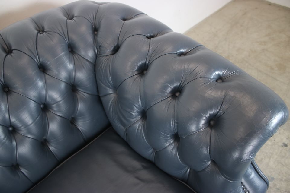 Englische Chesterfield Club Sofa Echt Leder Dunkel Blau Couch in Berlin