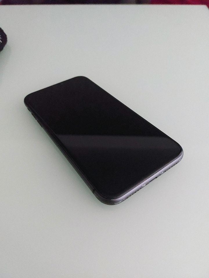 Apple iPhone 11 128GB Schwarz - Akku NEU in Bergkamen