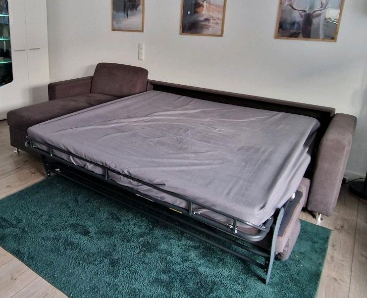 Sofa/Couch L-Form mit Bettfunktion in Hallbergmoos