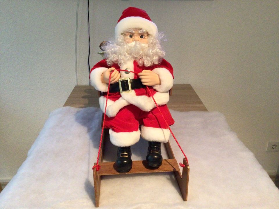 Weihnachtsfigur Nikolaus Schlitten bewegt Kopf Arme elektrisch in Essen