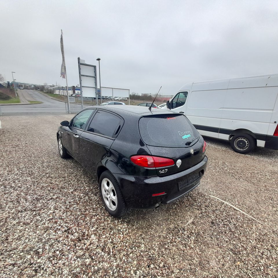 Alfa Romeo 147   1,6L Benzin Tüv 6/2024 in Gägelow