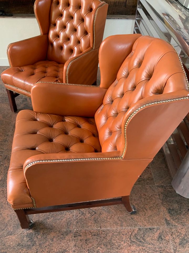 2 Chesterfield,Ohrensessel,Sessel echt Leder, vintage Top Zustand in Lehre