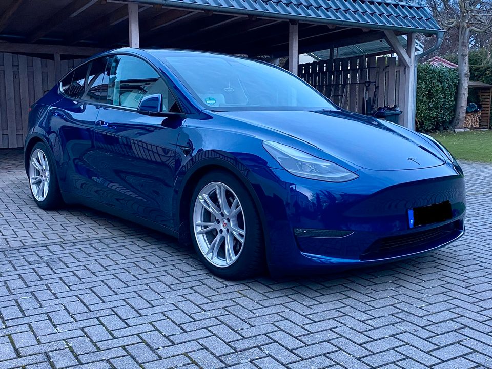 Tesla Model Y LR, USS, AHK, blau/weiß, Dämmung Pro, KW V3, uvm. in Dessau-Roßlau