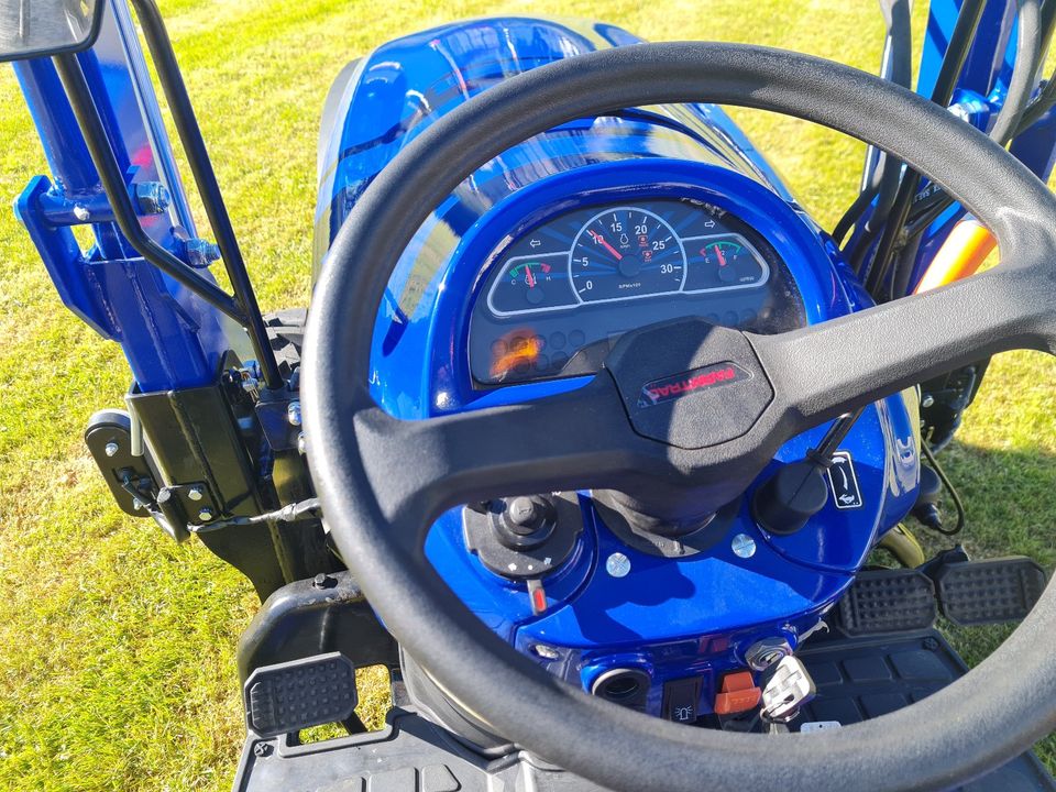 Kleintraktor Farmtrac 26 Allrad+Frontlader (Escorts Kubota) in Arzfeld