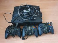 X-Box mit allen Kabeln und 3 Controllern Sachsen-Anhalt - Ballenstedt Vorschau