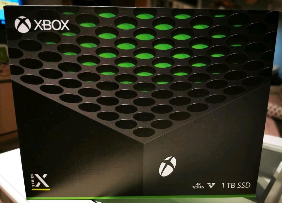 Xbox Series X neuwertig Model 1882 in Leipzig