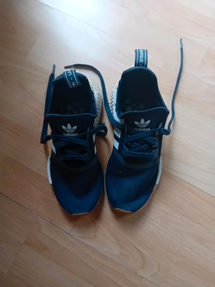 Adidas Schuhe in Neuendettelsau