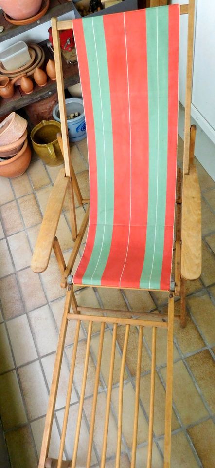 Liegestuhl aus Holz mit extra Fußteil in Bayreuth