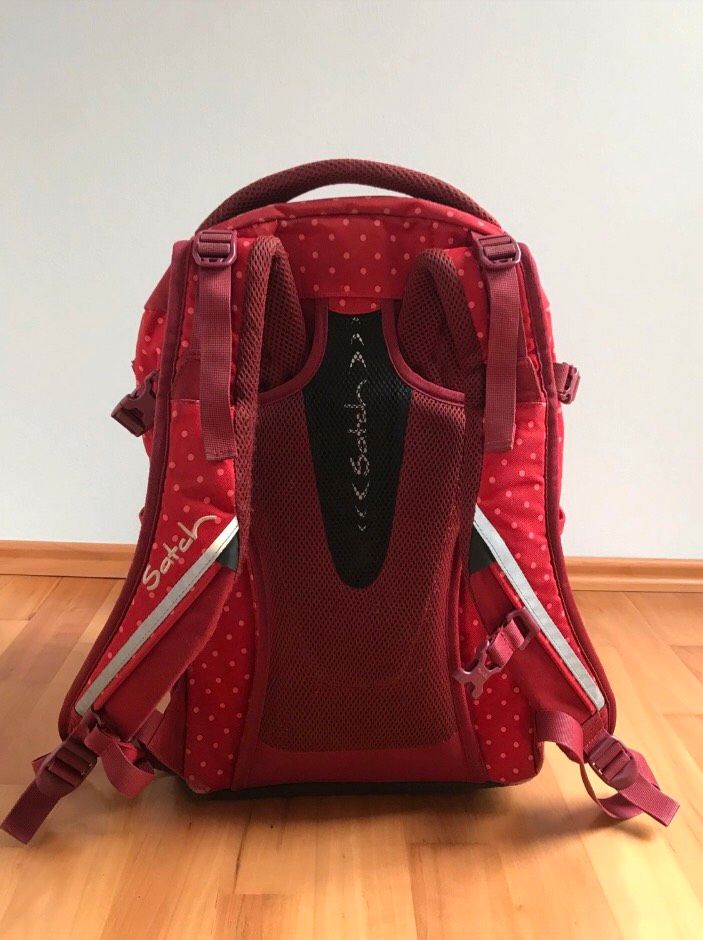 Satch Schulrucksack rot mit Punkten in Verl