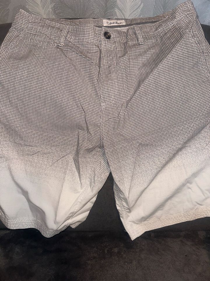 Calvin Klein Herren kurze Hose gr 34 in Neumünster