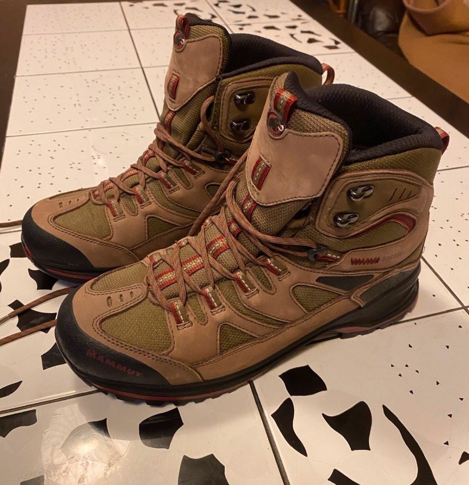 Wanderschuhe Mammut Gr 42,5 in Mühlhausen-Ehingen