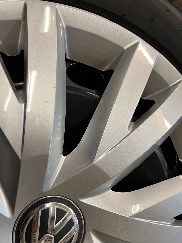 4x 16 Zoll VW Golf 7 AU Felgen Winterreifen Winterräder Radkappen in Brühl