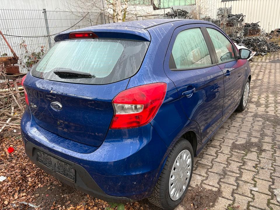 Schlachtfest Ford Ka+ III UK FK 1,2 Ti-VCT YSKD Indic Blau 2017 in Kerpen