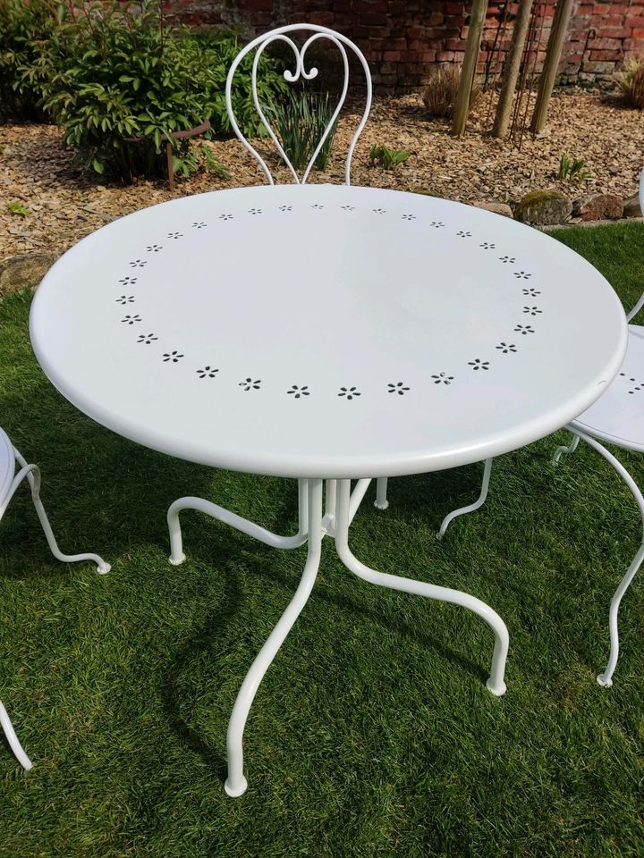 Garten Tisch und Stühle aus Metall weiß in Uelzen