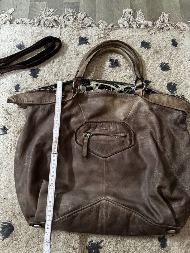 Liebeskind Handtasche echt Leder sehr groß ( Weekend) in Vettweiß