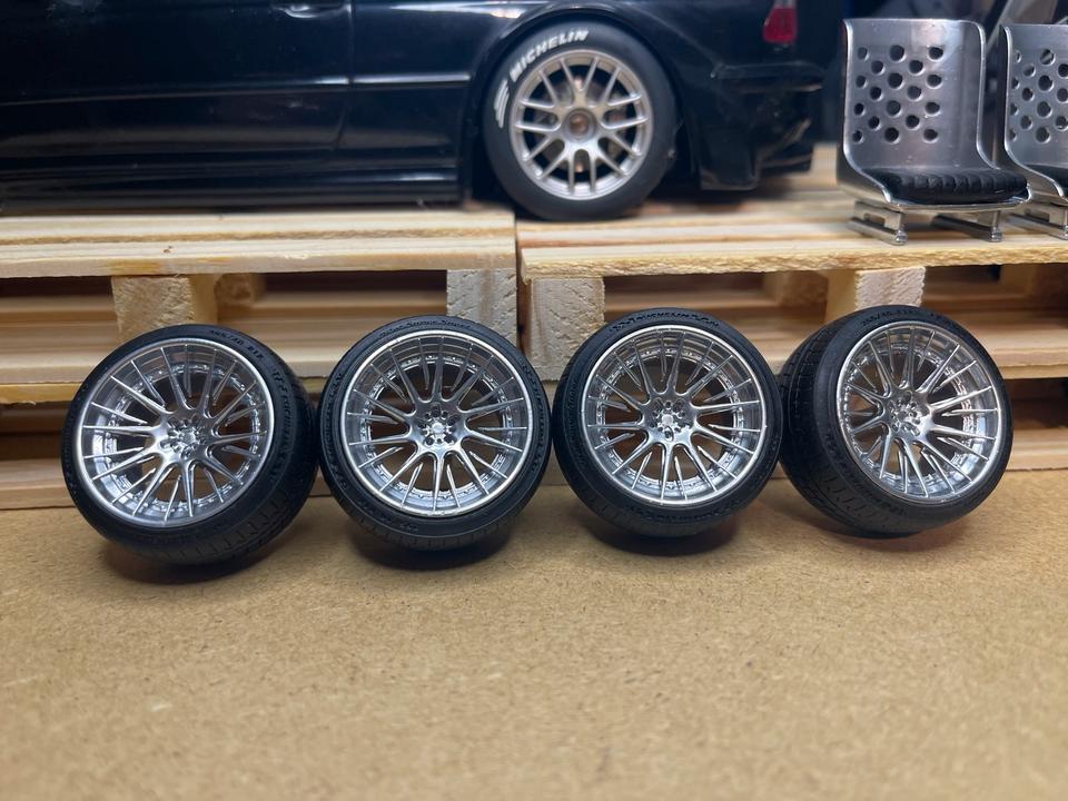 Räder Reifen Felgen 1:18 Modellbau Umbau Tuning Diorama in Zeitz
