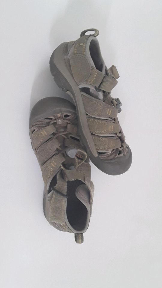 Sandalen Keen Gr. 32/33 20 cm eher 30/31 in Berlin