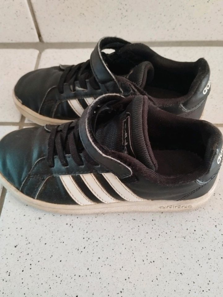 ADIDAS Schue in Singen