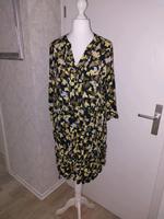 s.Oliver Kleid Gr.42 schwarz/gelb/oliv Volants 2lagig Nordrhein-Westfalen - Bestwig Vorschau
