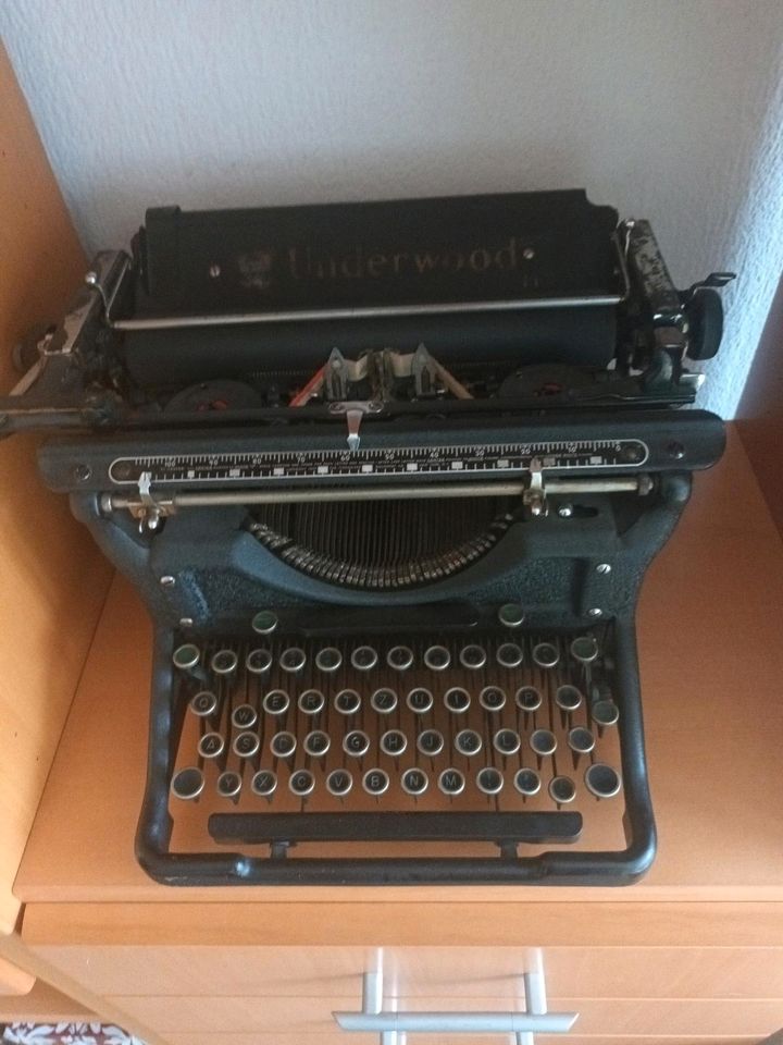Alte Schreibmaschine Underwood in Bremen