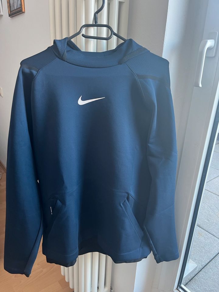 Nike Sport Pullover in Spelle