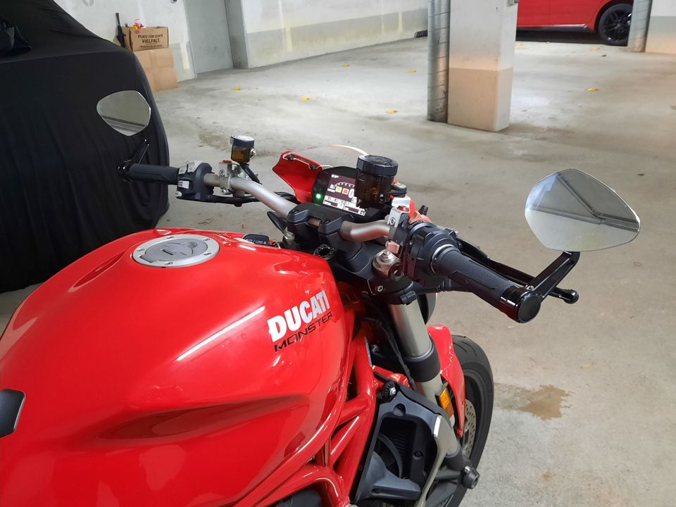 Ducati Monster 1200 in Oberschleißheim