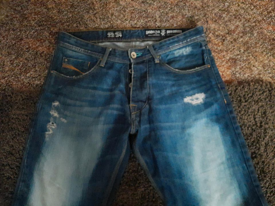 Jakuza Jeans in Klötze