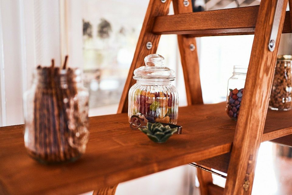 Wunderschöne Candy Bar aus Holz - Holzleiter - Hochzeit- Candybar in Grefrath