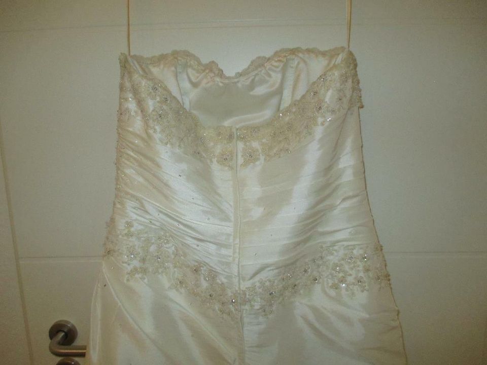 Wunderschönes Brautkleid / Hochzeitskleid von Tres Chic Gr.44/46 in Merzenich