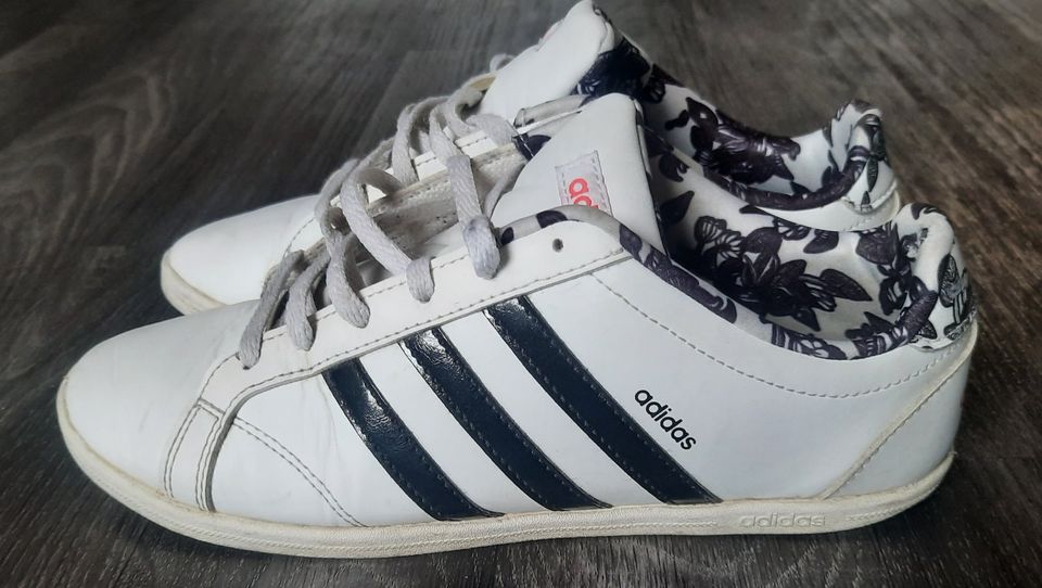 Adidas Neo Damen Sportschuhe Sneaker Gr. 38 2/3 UK. 5,5 gebraucht in Kißlegg