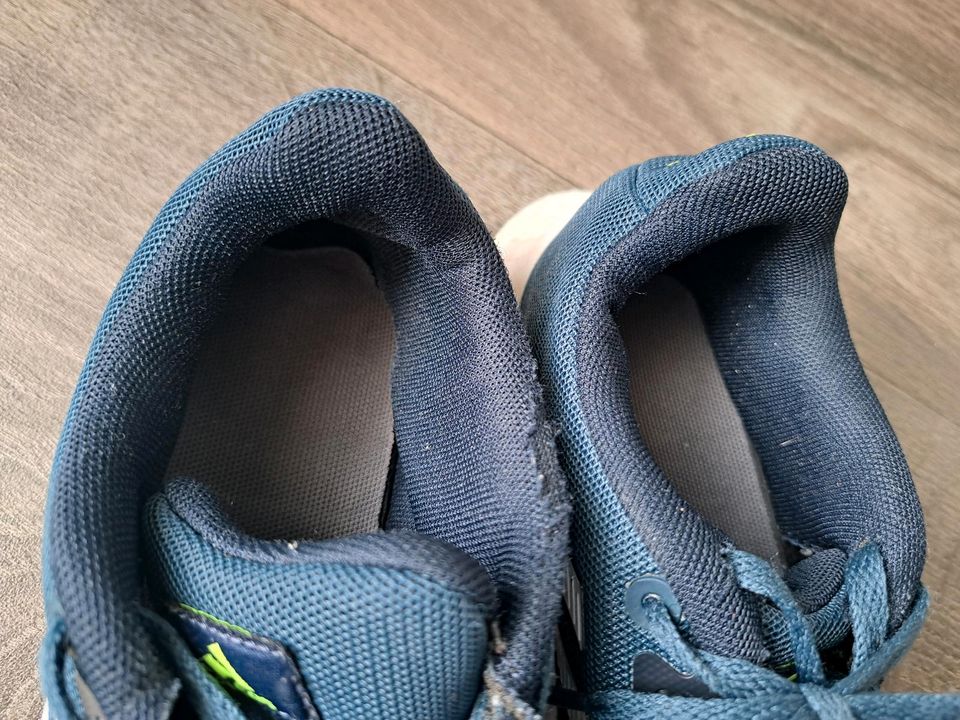 Turnschuh ADIDAS Jungs Größe 36 in Weißenfels