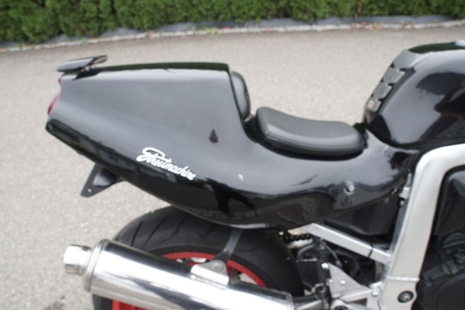 Suzuki GSXR 1100 Gv73c Fußraste Kühler Zündspulen Lima usw. in Geislingen