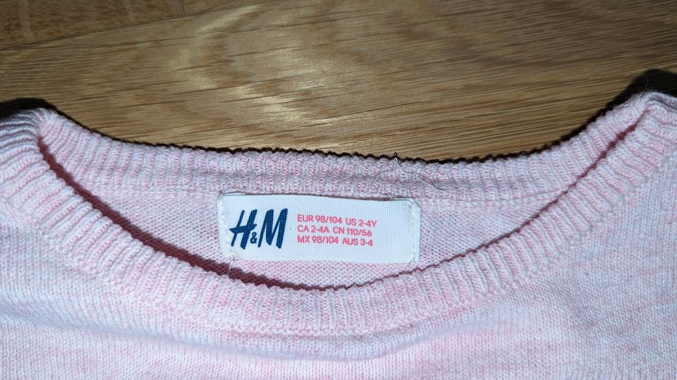 98/104: Shirt mit Pailletten-Herz, Pulli, H&M in Riemerling