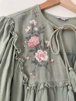 Kleid bestickt mit Blumen Bayern - Bubesheim Vorschau