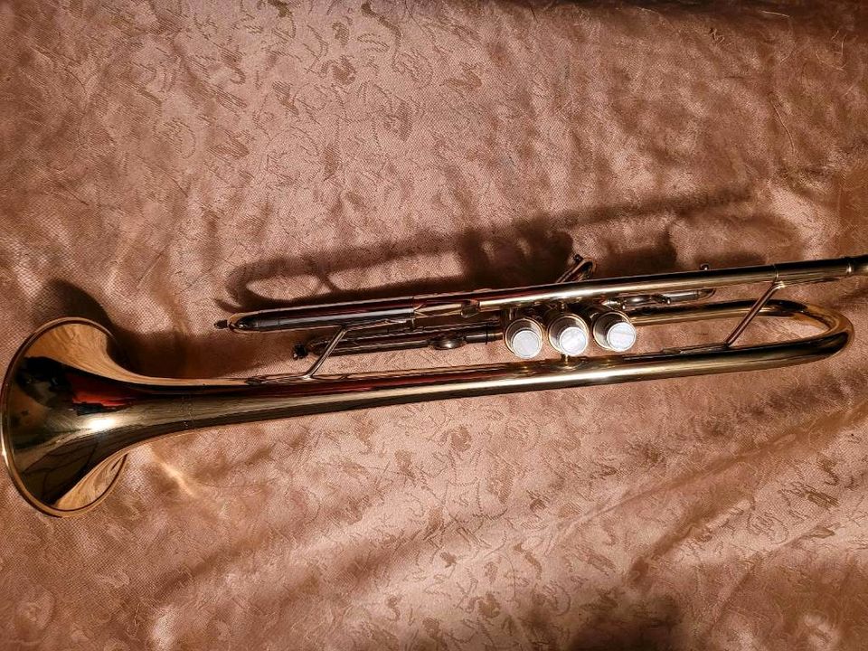 Qualität Trompete Jupiter, Top Zustand Koffer Mundstück in Riedenburg
