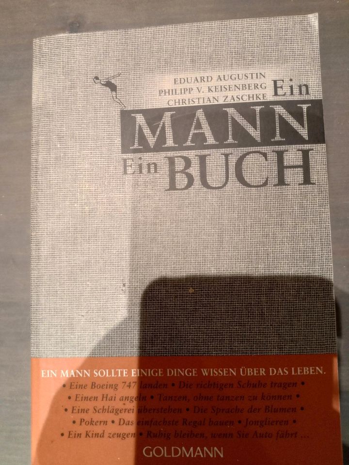 Ein Mann ein Buch in Horneburg