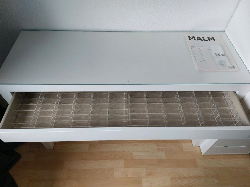 Ikea Malm Schminktisch / Schreibtisch inkl. Organizer in Schwerin