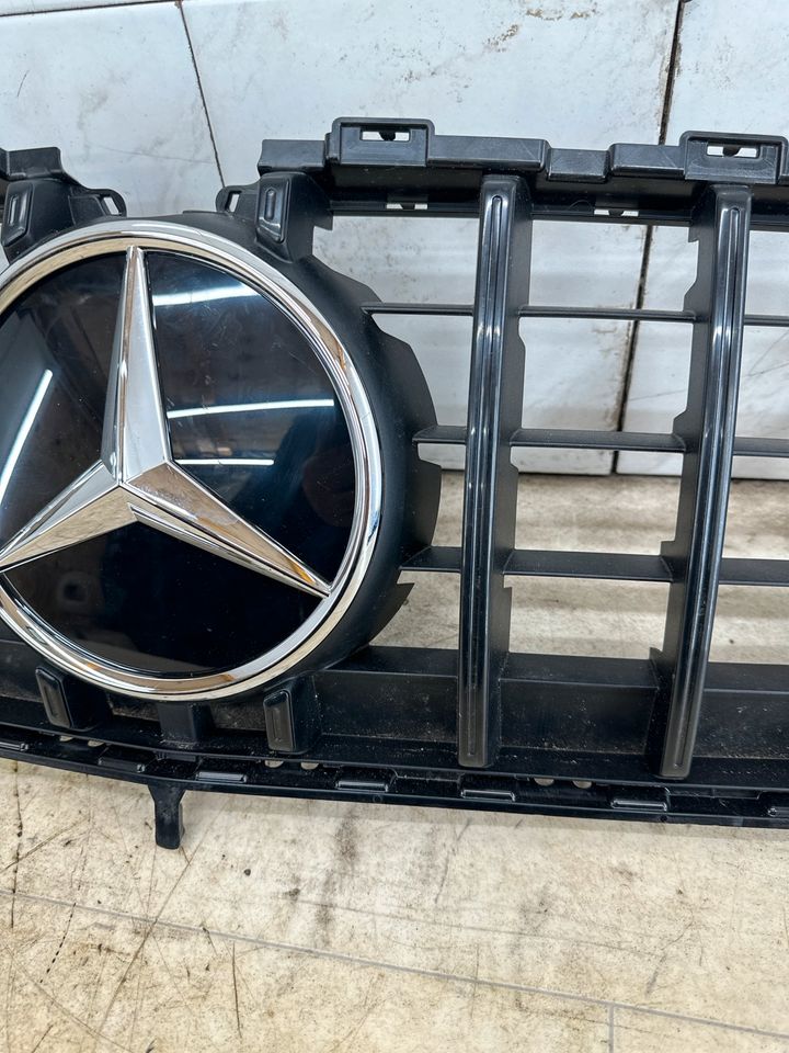 Kühlergrill Gitter Mercedes W118 AMG | A1188883600 in Remscheid