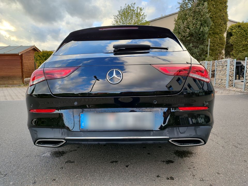 Mercedes CLA 180 SB mit AHK in Nachtschwarz in Tauberbischofsheim