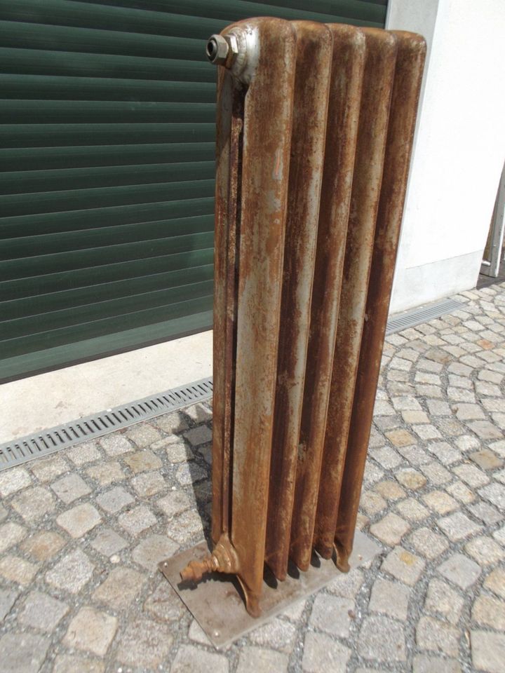 Heizkörper Gußeisen freistehend ca. 127 cm hoch in Burkhardtsdorf