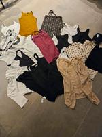 26 neuwertige Tops Shirts T Shirts Hessen - Nieste Vorschau