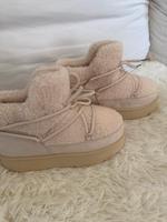 Winter-Boots in Beige – Teddyfell-Optik – Größe 39 München - Maxvorstadt Vorschau