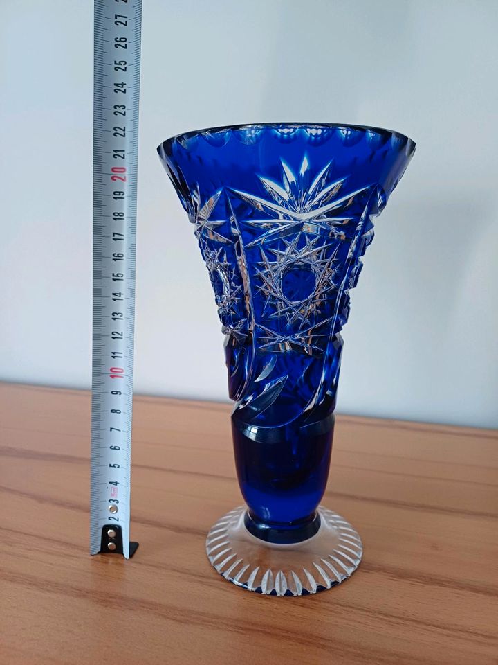 Blaukristall Vase Handarbeit geschliffen Rarität in Kassel