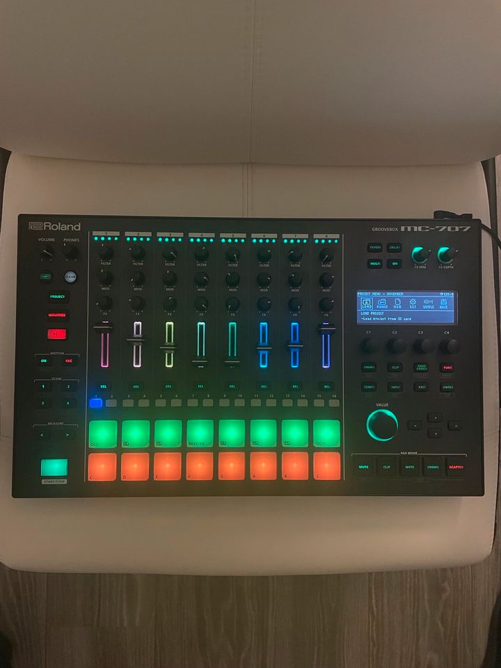 Roland Groovebox MC-707 in Asperg