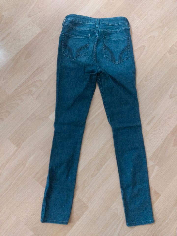 Sehr  guterhaltene  Jeans gr   25..26   s.o. für  je  10   euro in Friedrichshafen